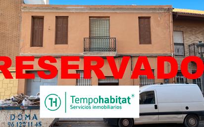 Vista exterior de Casa o xalet en venda en  Valencia Capital amb Jardí privat, Terrassa i Traster