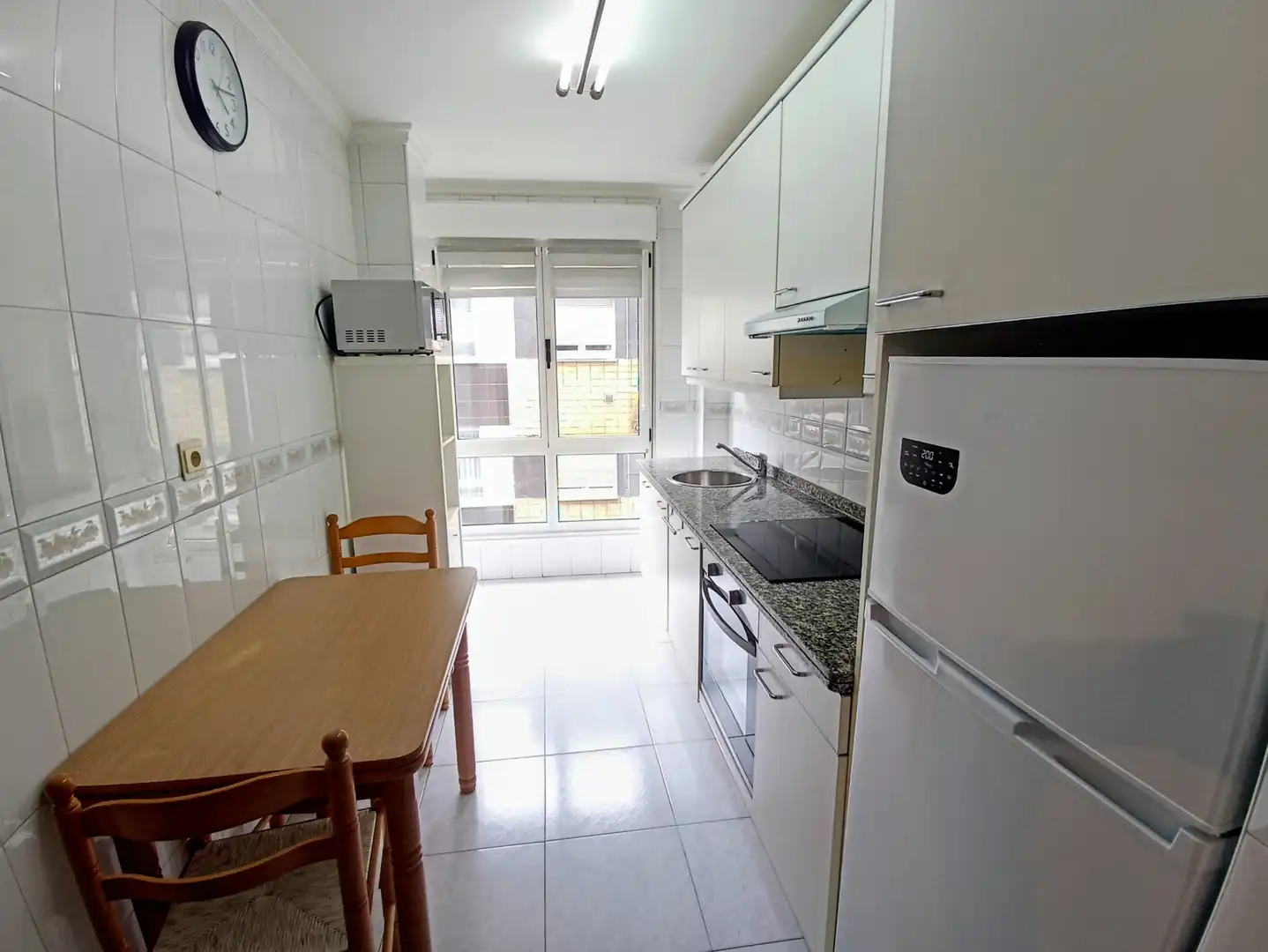 Cocina de Piso de alquiler en Gijón  con Calefacción, Amueblado y Horno