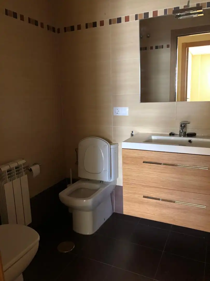 Baño de Piso en venta en Ponferrada con Calefacción y Trastero