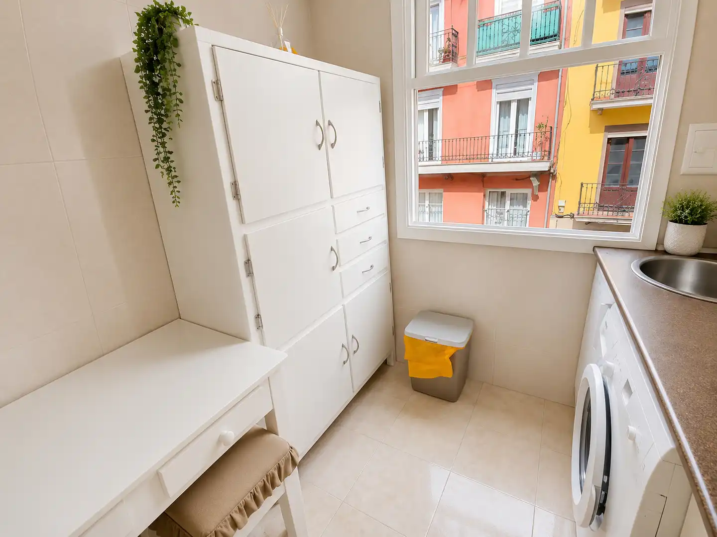 Schlafzimmer von Wohnung zur Miete in Santander mit Möbliert und Ofen