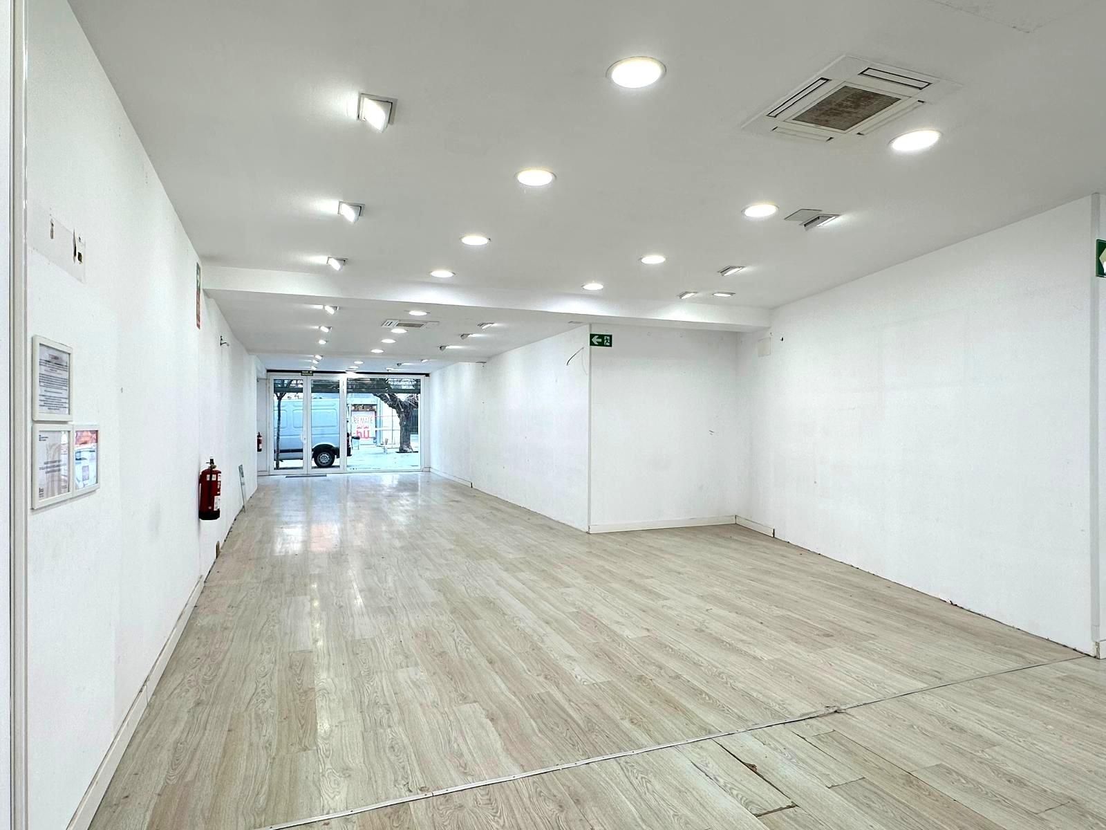 Geschaftsraum zur Miete in  MALUQUER I SALVADOR, Centre