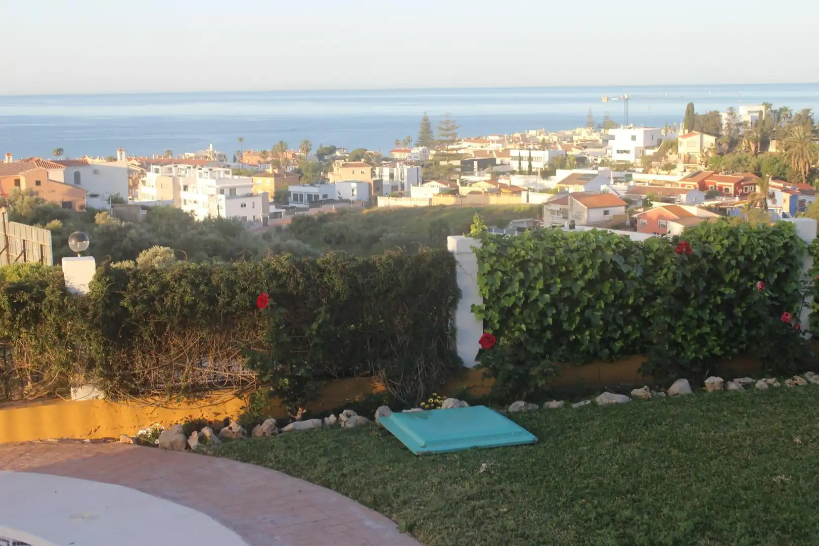 Vista exterior de Casa adosada en venta en Rincón de la Victoria con Aire acondicionado, Calefacción y Jardín privado