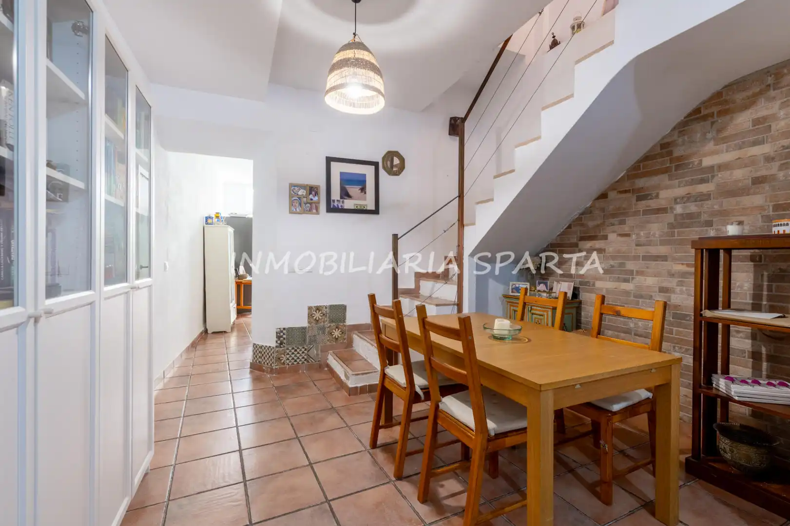 Casa adosada en venta en Gelves con Terraza, Horno y Lavadora