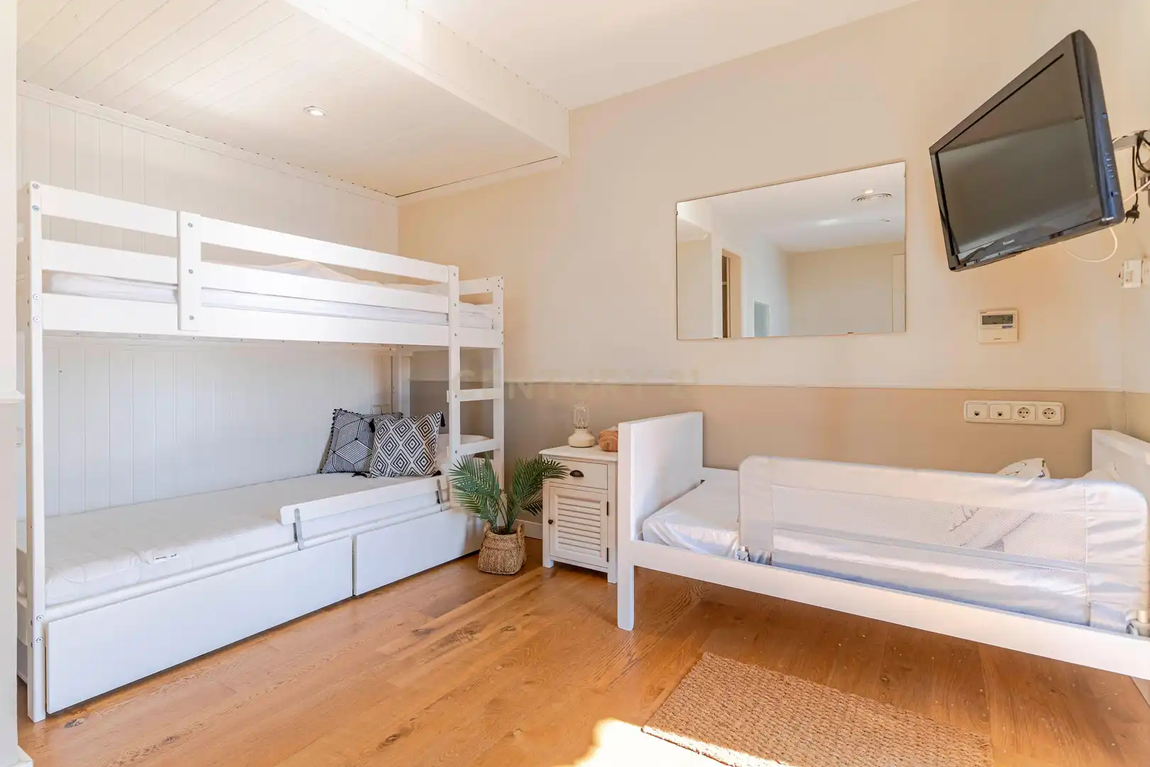 Bedroom of Houses for sale in Almuñécar  with Air Conditioner, Private garden and Storage room