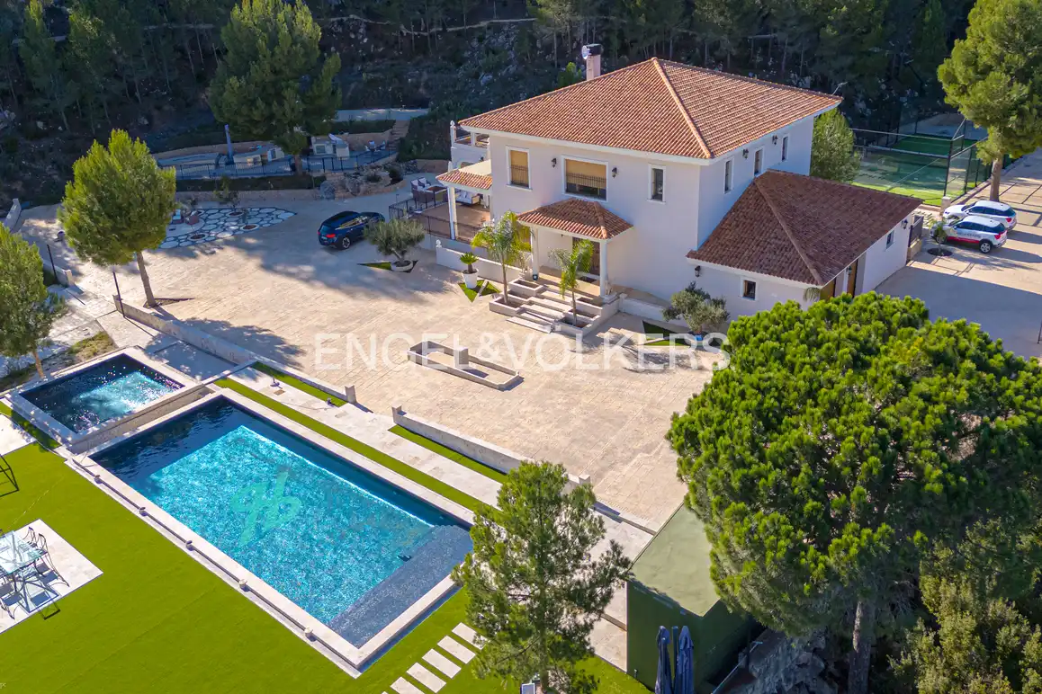 Exterior view of Houses for sale in El Castell de Guadalest  with Private garden, Swimming Pool and Jacuzzi