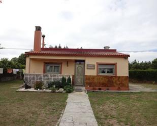 Vista exterior de Casa o xalet en venda en Vilasantar amb Calefacció i Jardí privat