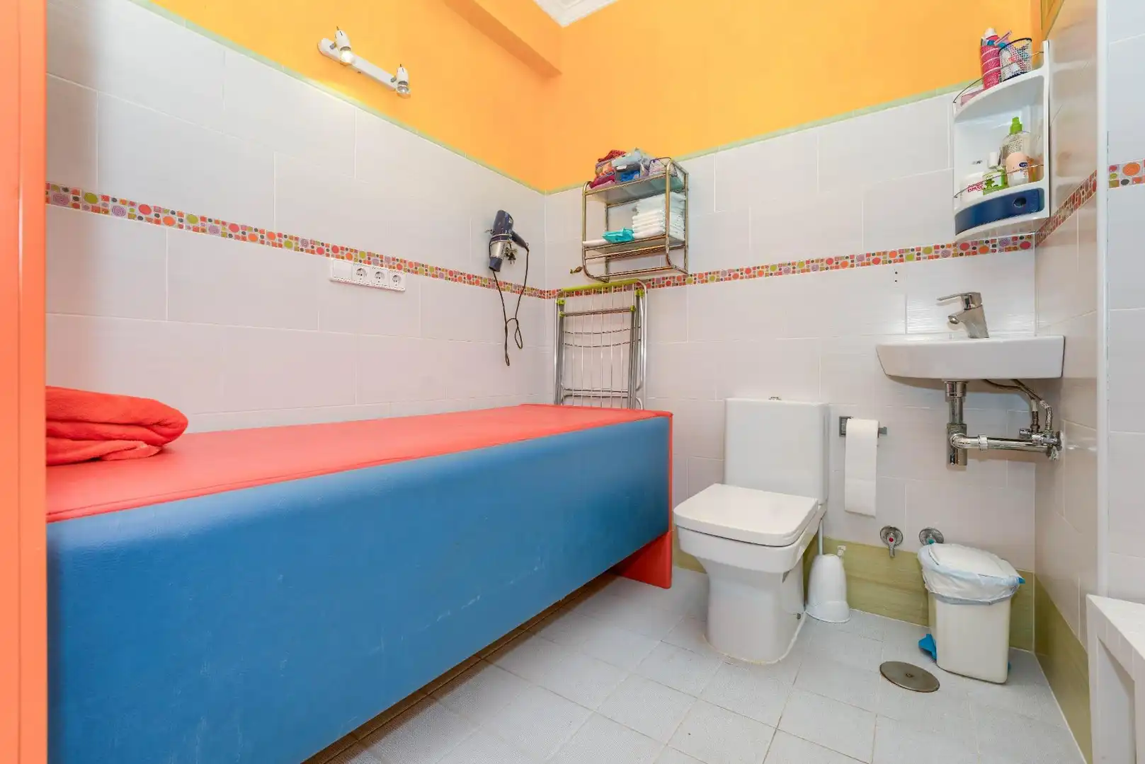 Bathroom of Houses for sale in Palomares del Río  with Air Conditioner, Heating and Private garden