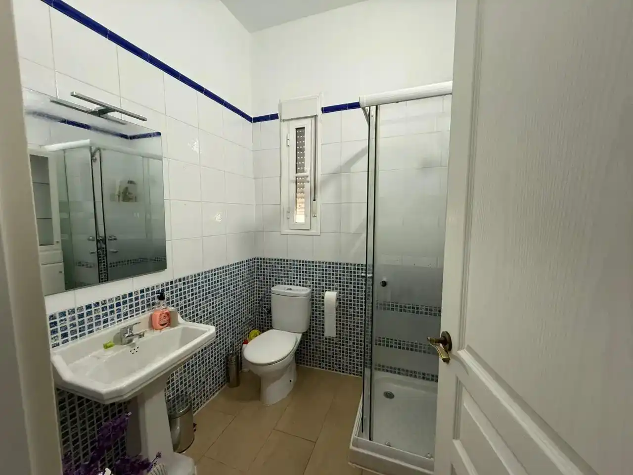 Bathroom of Flat for share in Sevilla  with Air Conditioner, Parquet flooring and Storage room