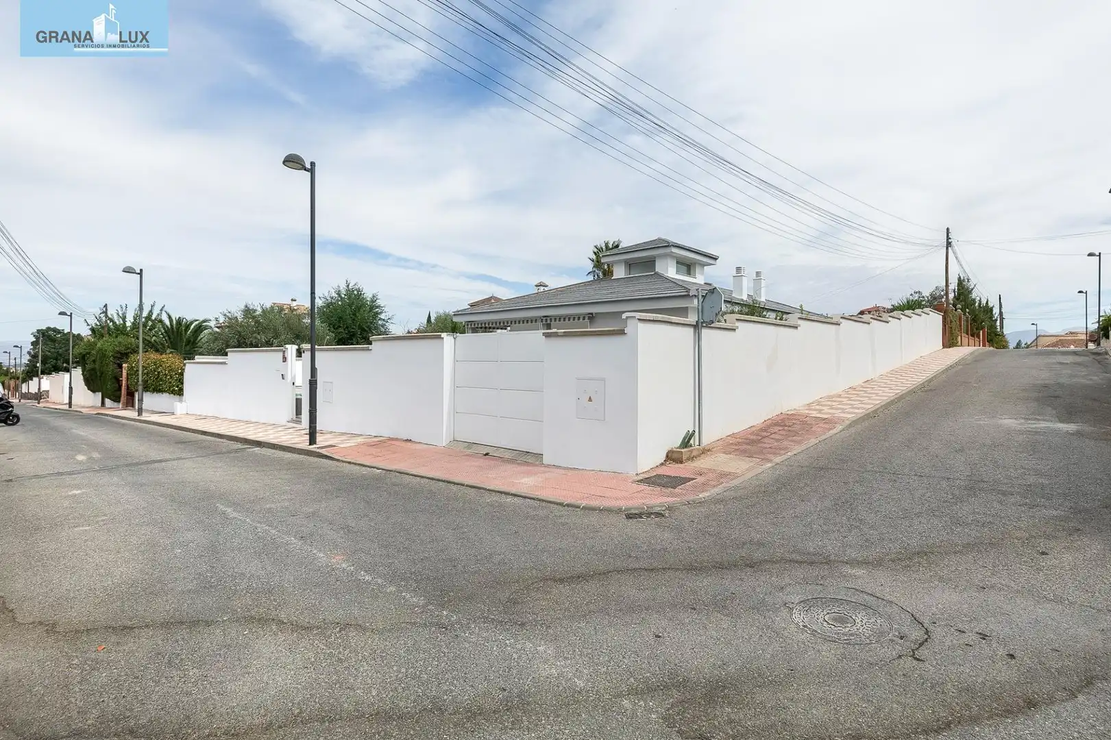 Vista exterior de Casa o chalet en venta en Churriana de la Vega con Aire acondicionado, Jardín privado y Piscina
