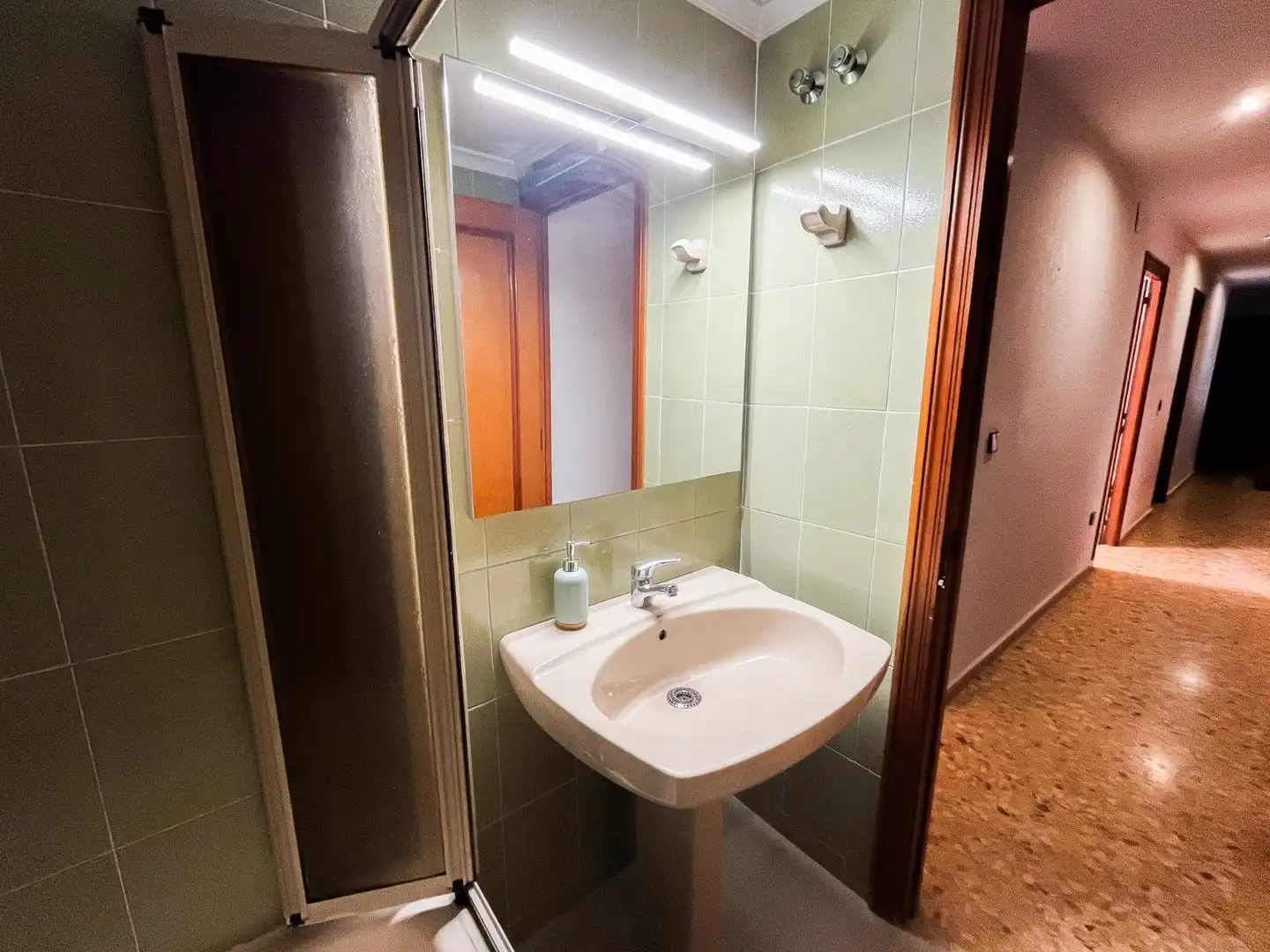 Baño de Apartamento en venta en Alicante / Alacant con Calefacción y Amueblado