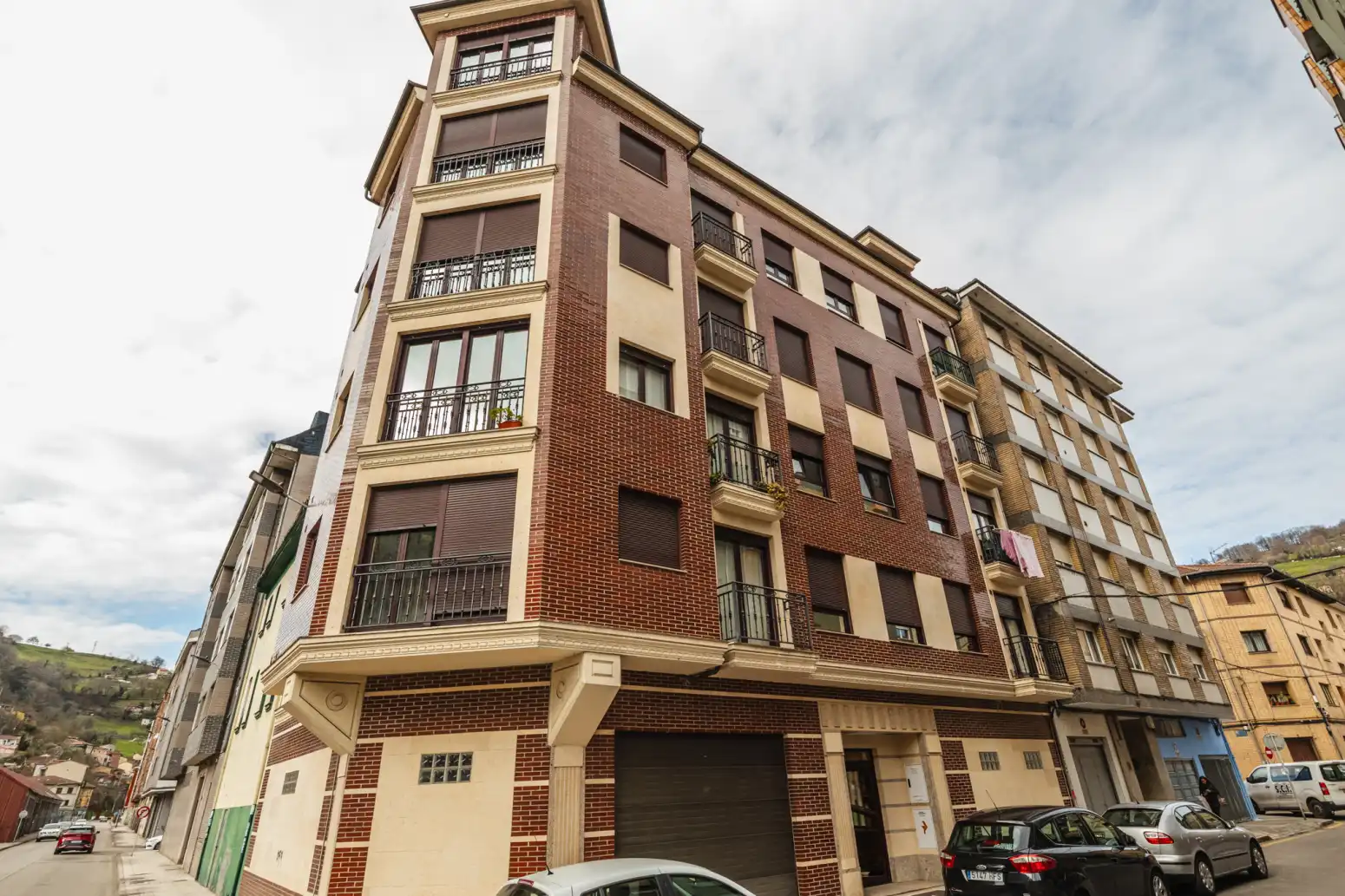 Vista exterior de Piso de alquiler en San Martín del Rey Aurelio con Calefacción, Terraza y Trastero