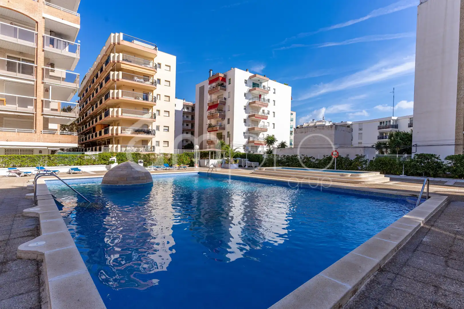 Schwimmbecken von Wohnung zum Verkauf in Salou mit Klimaanlage, Heizung und Terrasse