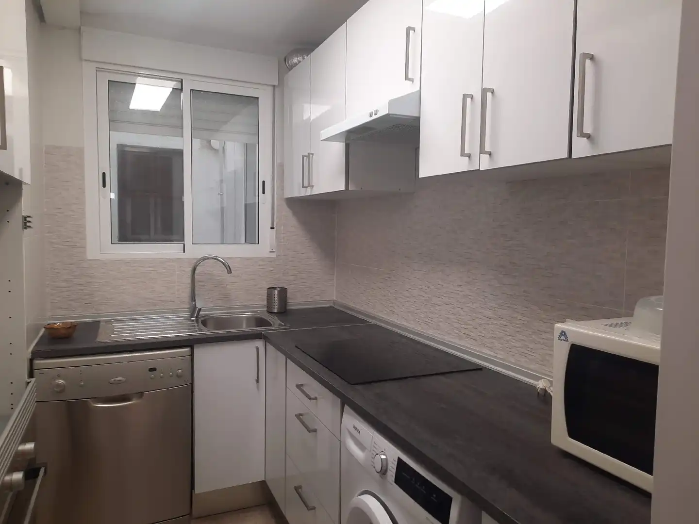 Cuina de Apartament de lloguer en Salou amb Calefacció, Jardí privat i Terrassa