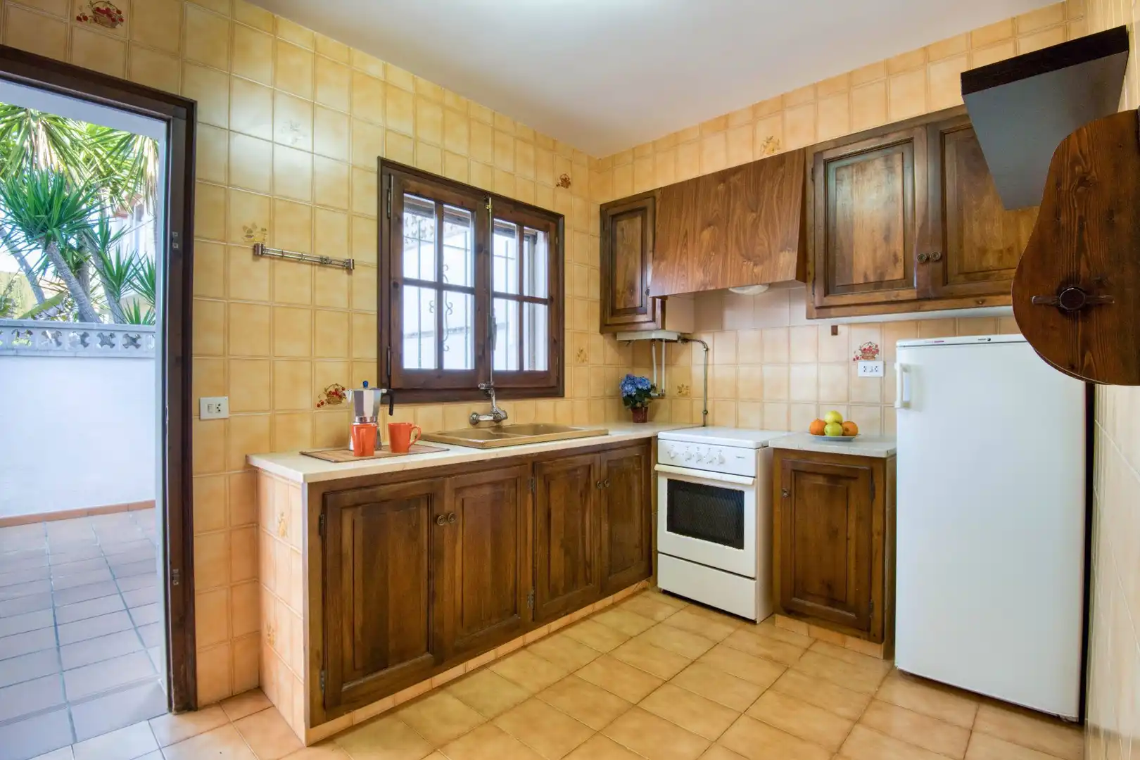 Cocina de Casa o chalet en venta en L'Escala con Aire acondicionado, Calefacción y Jardín privado