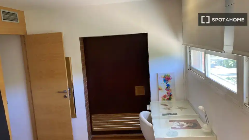 Flat for rent in Sevilla  with Air Conditioner, Heating and Furnished