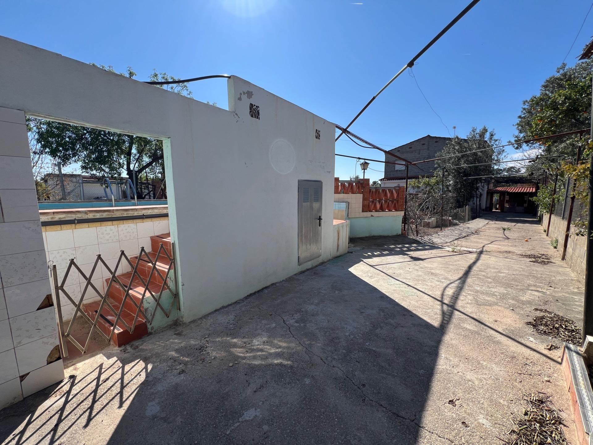 Exterior view of House or chalet for sale in Pedralba  with Private garden, Terrace and Storage room