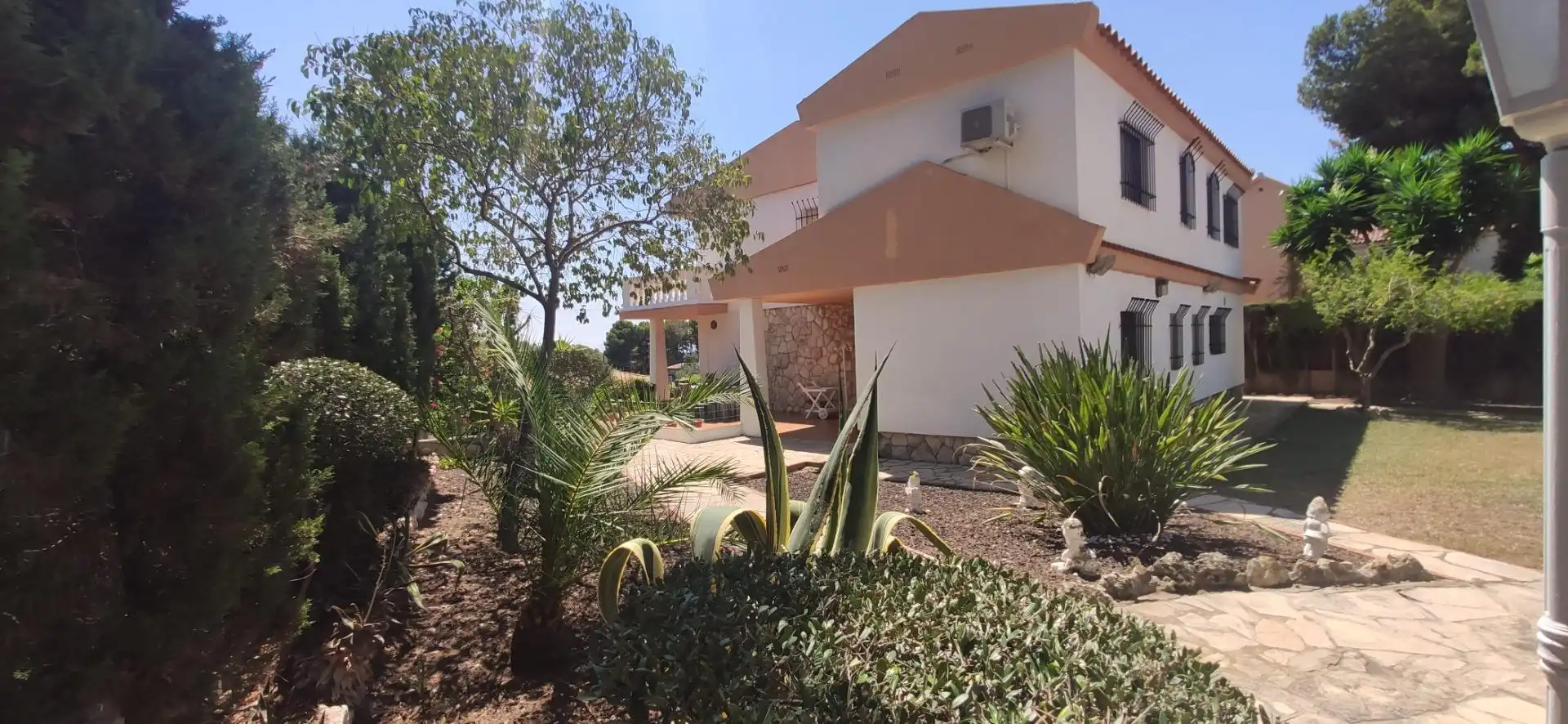 Vista exterior de Casa o xalet en venda en Tarragona amb Jardí privat, Terrassa i Piscina