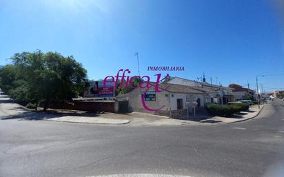 Vista exterior de Casa o xalet en venda en La Puebla de Montalbán