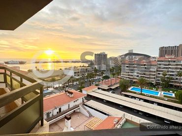 Flat with pool for sale in Juan Carlos I 33