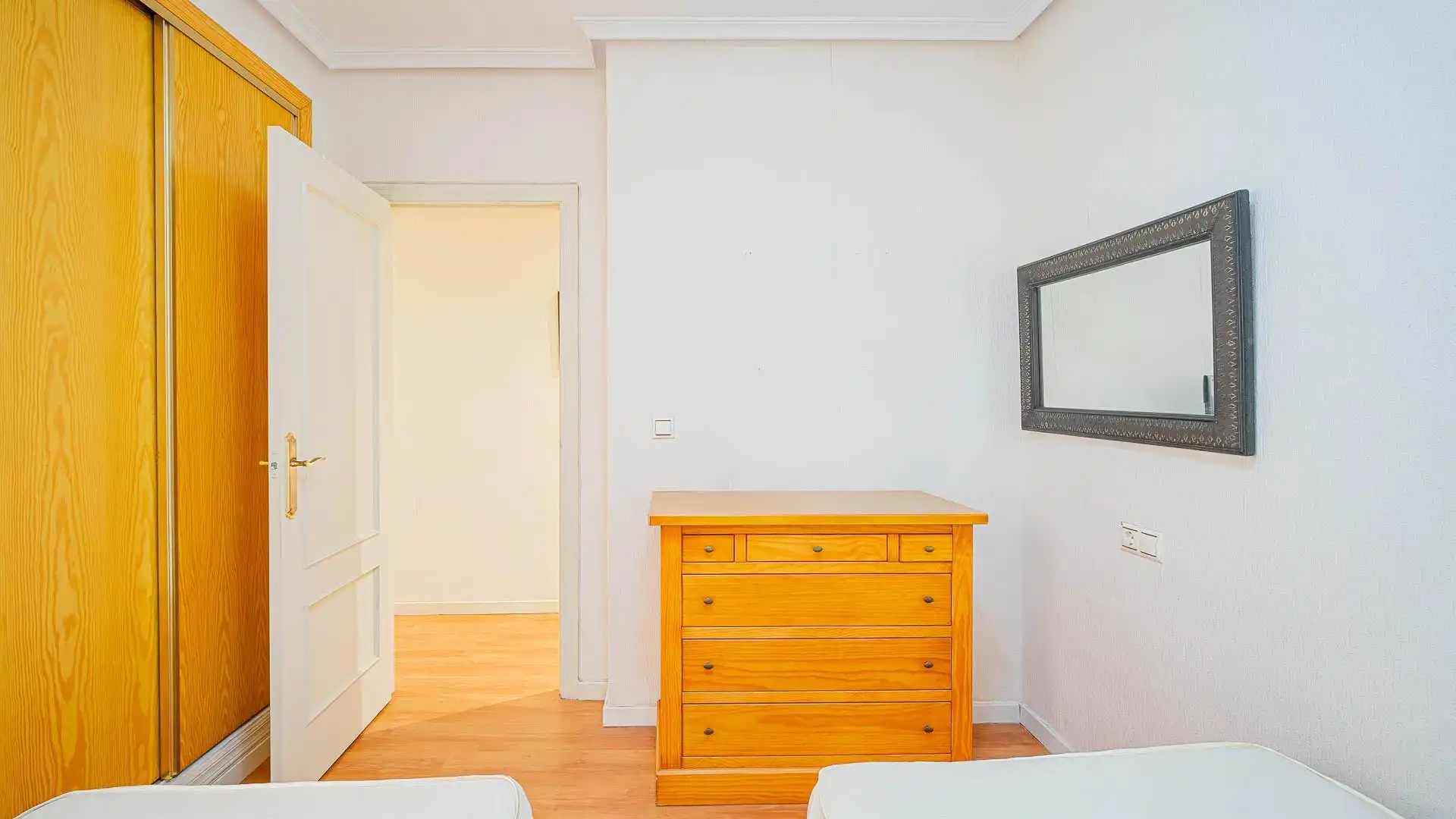 Dormitori de Apartament en venda en Torrevieja amb Moblat i Balcó