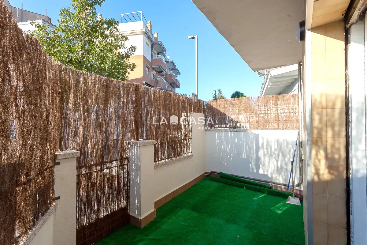 Jardí de Local en venda en Castelldefels