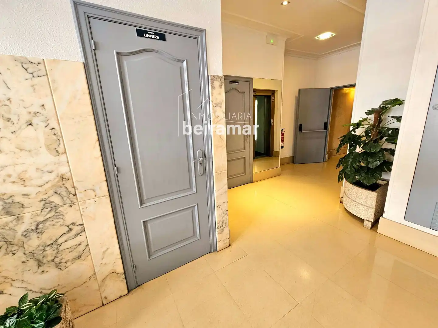 Habitación de Piso en venta en Ribeira con Calefacción, Terraza y Trastero