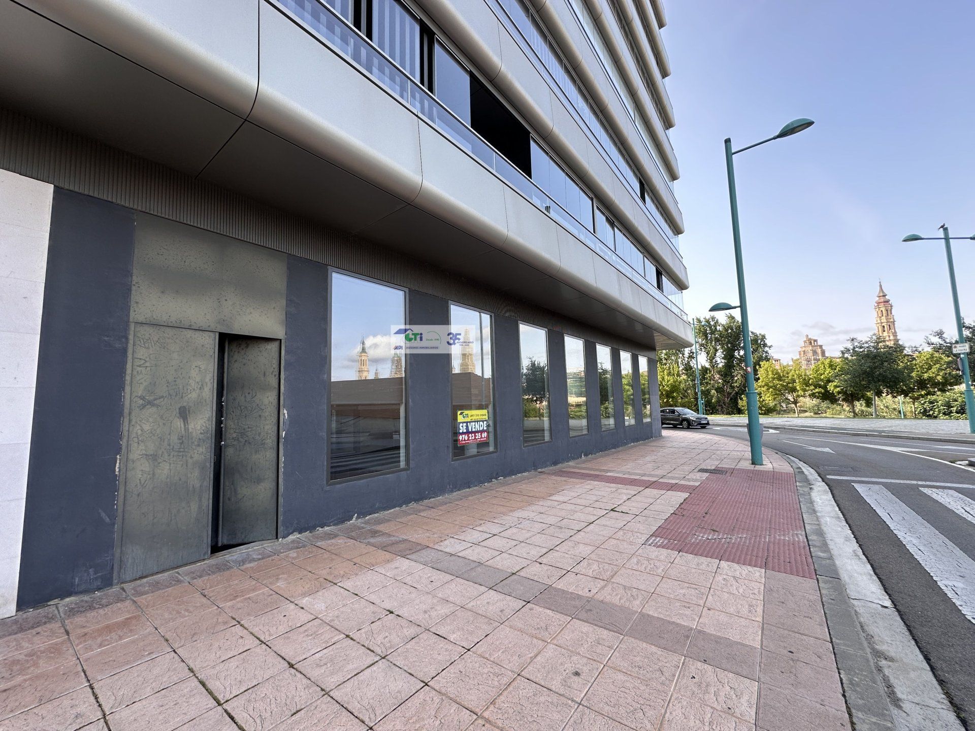 Exterior view of Premises for sale in  Zaragoza Capital