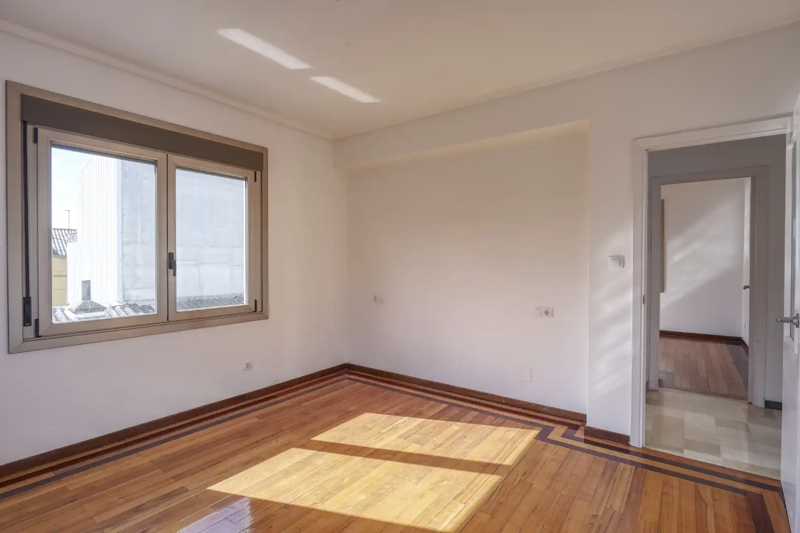 Dormitori de Casa o xalet en venda en Arteixo amb Parquet, Terrassa i Traster