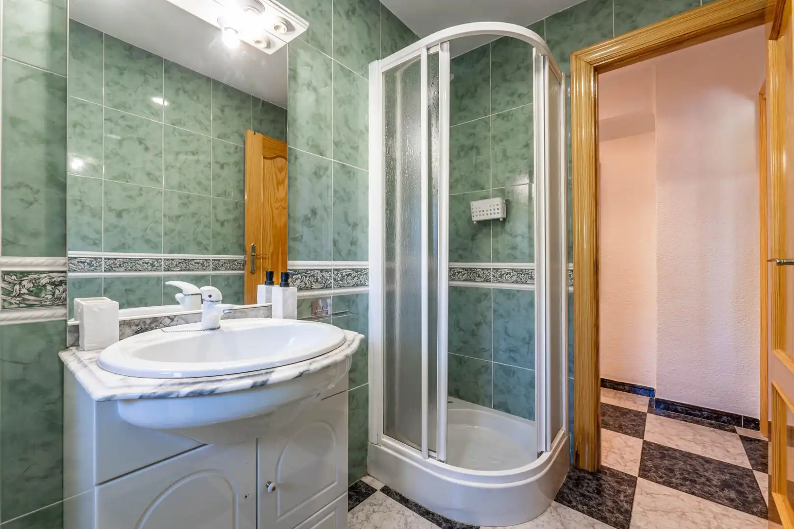 Bathroom of Flat for sale in Granada  with Balcony
