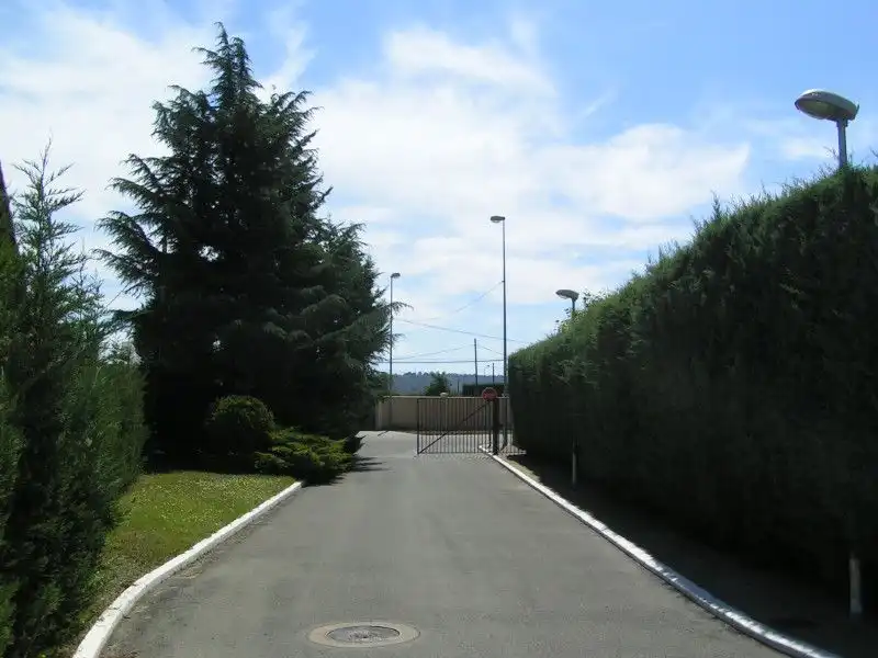 Außenansicht von Gebäude zur Miete in Villaquilambre