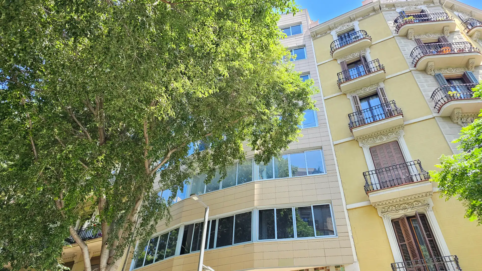 Außenansicht von Büro zur Miete in Barcelona mit Klimaanlage, Heizung und Internet