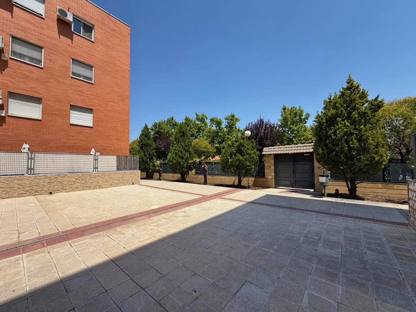Vista exterior de Planta baja en venta en Rivas-Vaciamadrid con Calefacción, Terraza y Trastero