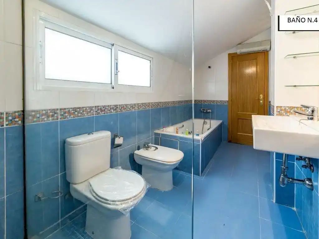 Badezimmer von Maisonette zur Miete in  Valencia Capital mit Klimaanlage und Balkon