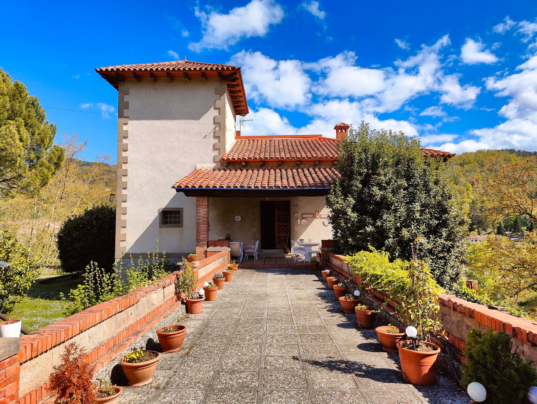 Vista exterior de Casa o xalet en venda en Sant Joan de les Abadesses amb Calefacció, Jardí privat i Terrassa