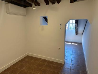 Study to rent in  Madrid Capital  with Air Conditioner