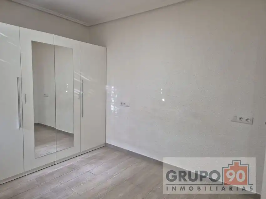 Schlafzimmer von Einfamilien-Reihenhaus zum Verkauf in Aldaia mit Terrasse, Abstellraum und Balkon