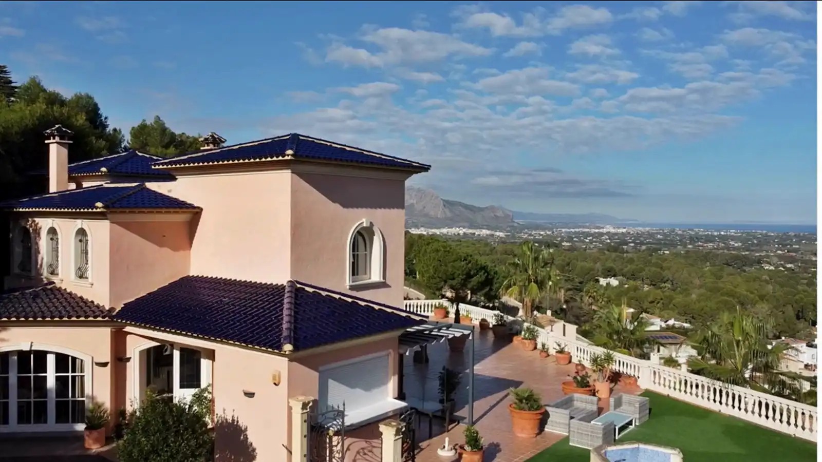 Vista exterior de Casa o xalet en venda en Pedreguer amb Aire condicionat, Calefacció i Jardí privat