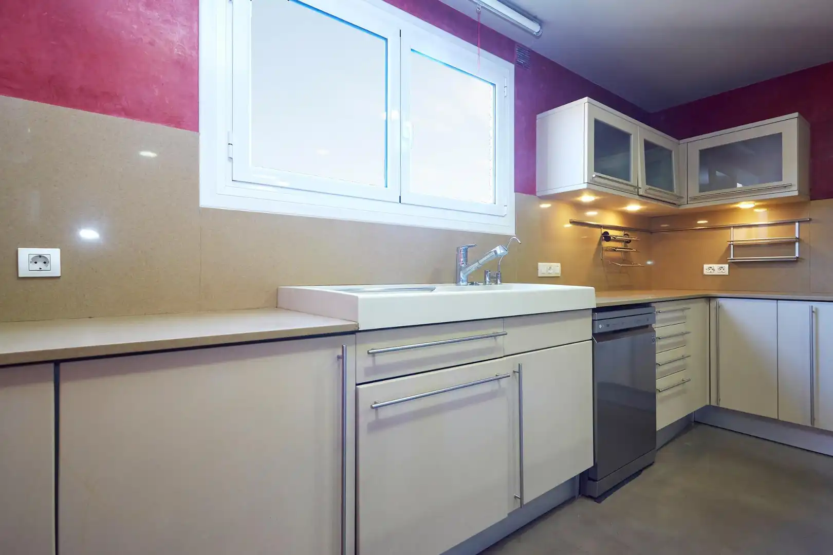 Küche von Wohnung zur Miete in Barcelona mit Klimaanlage, Terrasse und Abstellraum