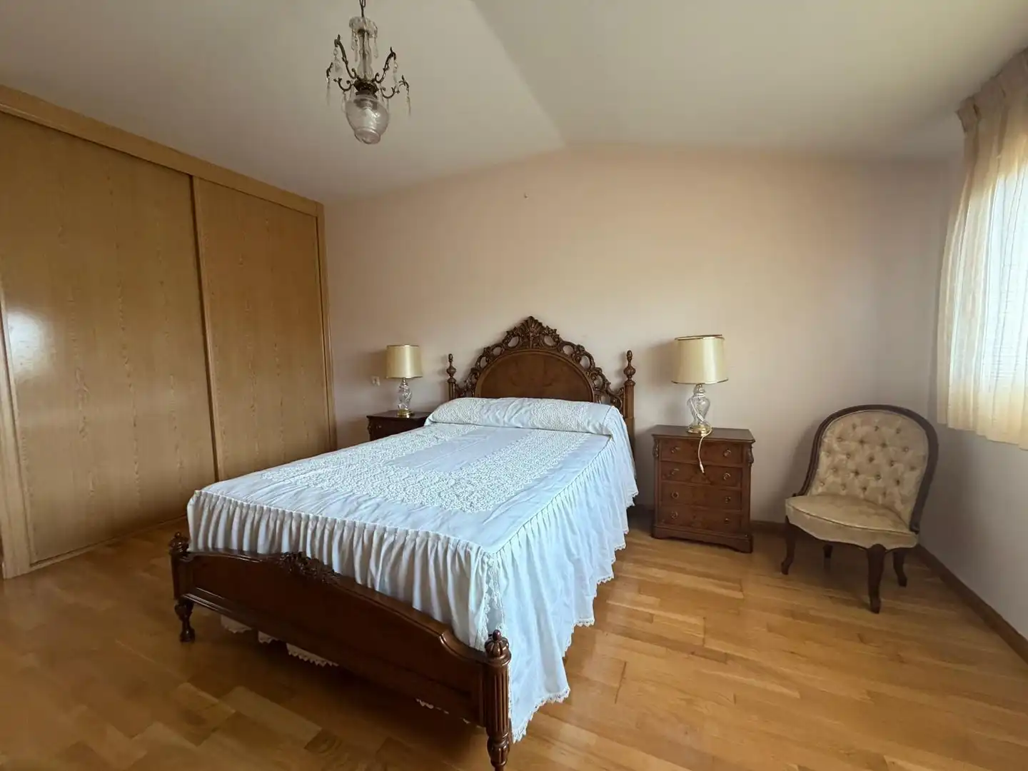 Dormitori de Casa adosada en venda en Palazuelos de Eresma amb Calefacció, Terrassa i Alarma