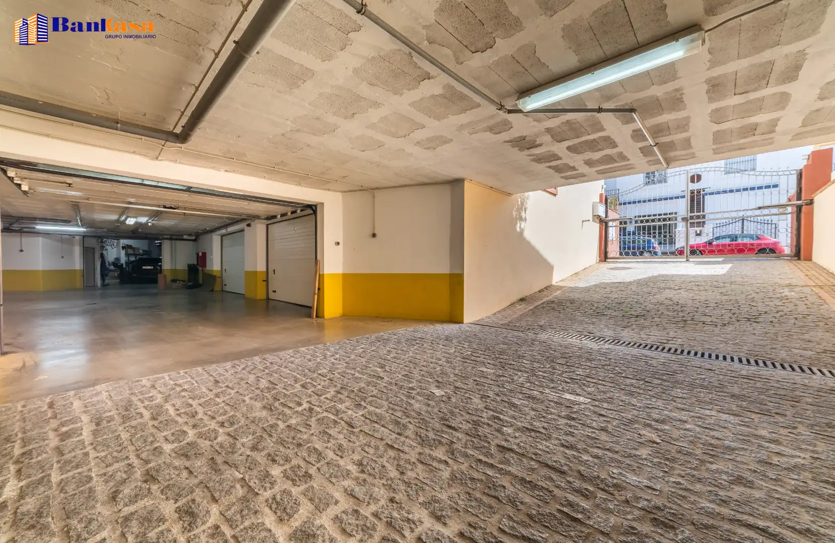 Parking de Casa adosada en venta en Marbella con Aire acondicionado, Jardín privado y Terraza