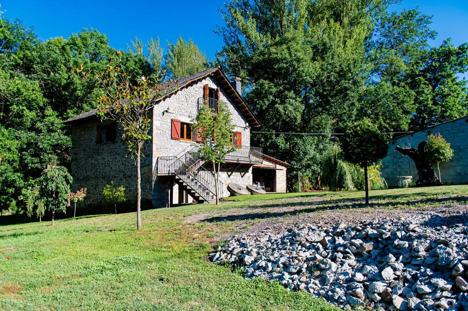Vista exterior de Casa o chalet en venta en Cabrillanes con Calefacción, Trastero y Amueblado