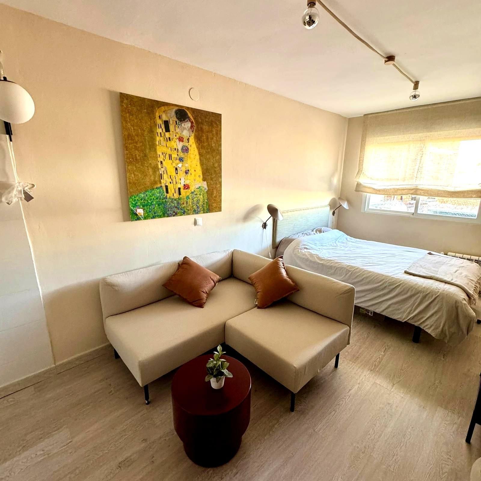 Dormitori de Estudi de lloguer en  Madrid Capital amb Aire condicionat, Calefacció i Piscina comunitària