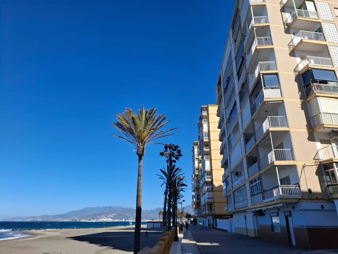 Außenansicht von Wohnung zum Verkauf in Torrenueva Costa mit Terrasse, Abstellraum und Möbliert