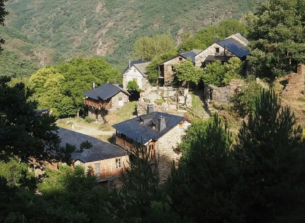 Vista exterior de Casa o xalet en venda en Ponferrada amb Traster