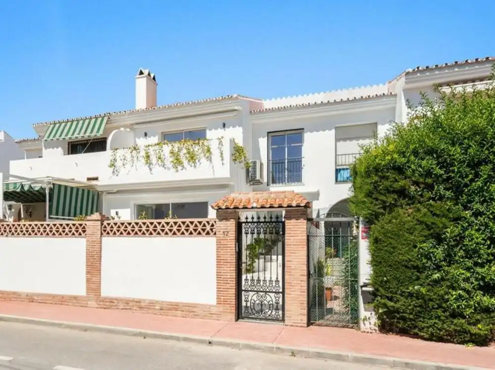 Adossat amb terrassa en venda a San Pedro de Alcántara, imagen 2