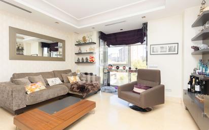 Living room of Flat for sale in  Madrid Capital  with Air Conditioner, Heating and Storage room