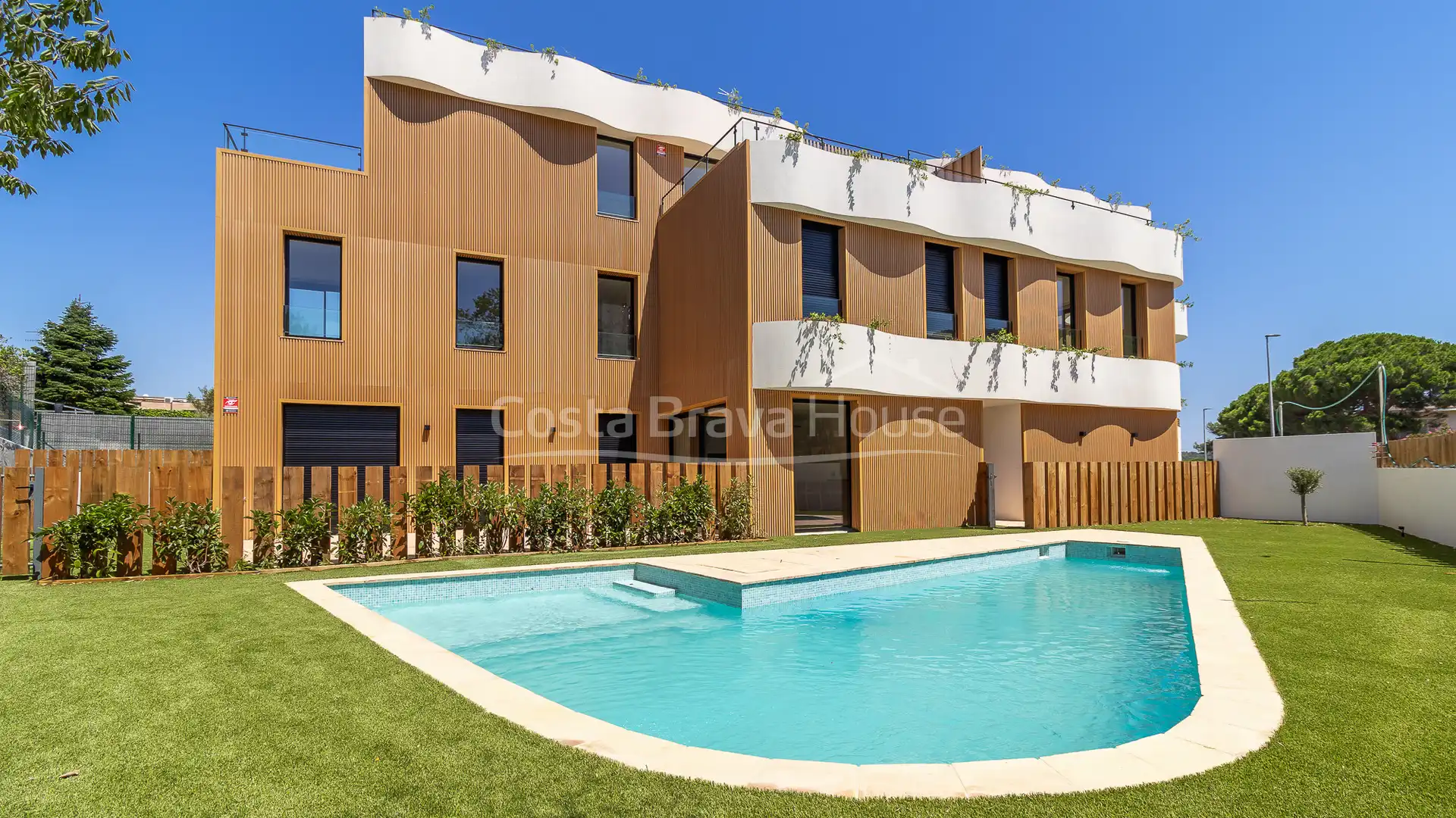 Vista exterior de Apartament en venda en Palamós amb Aire condicionat, Calefacció i Jardí privat