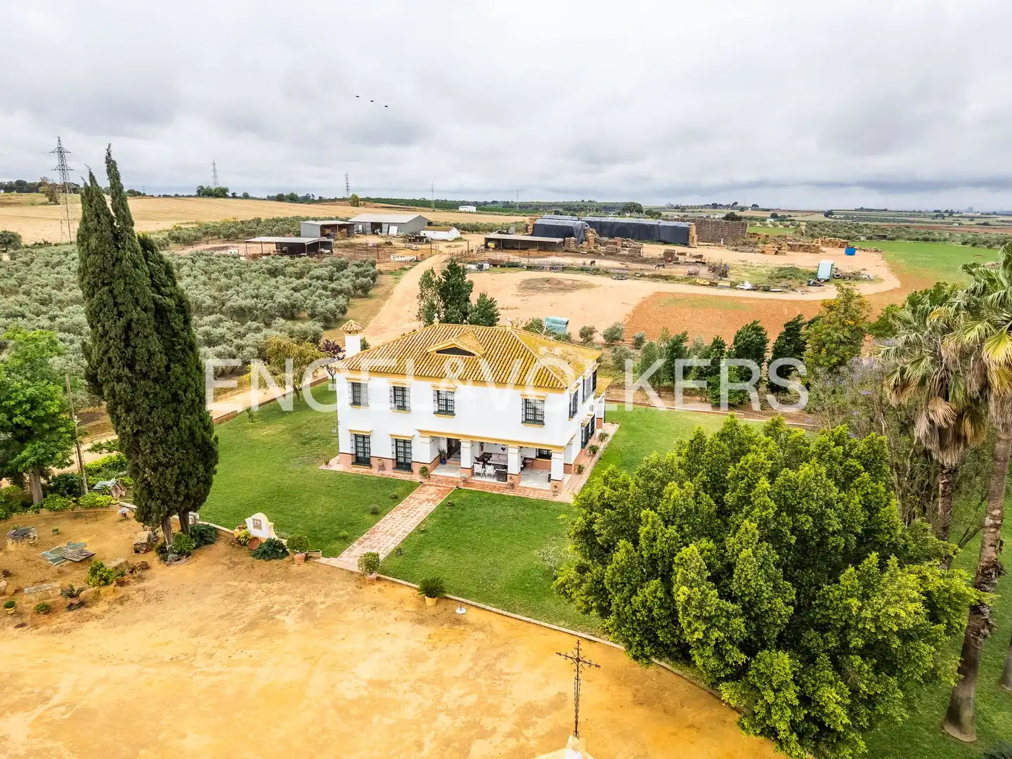 Casa rústica amb terrassa en venda a Mairena del Alcor
