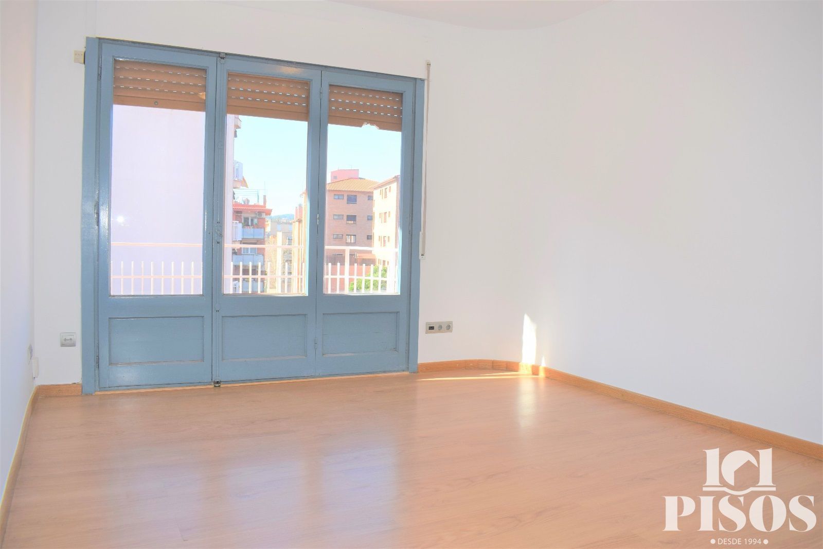 Living room of Flat to rent in Sant Cugat del Vallès  with Heating, Parquet flooring and Terrace