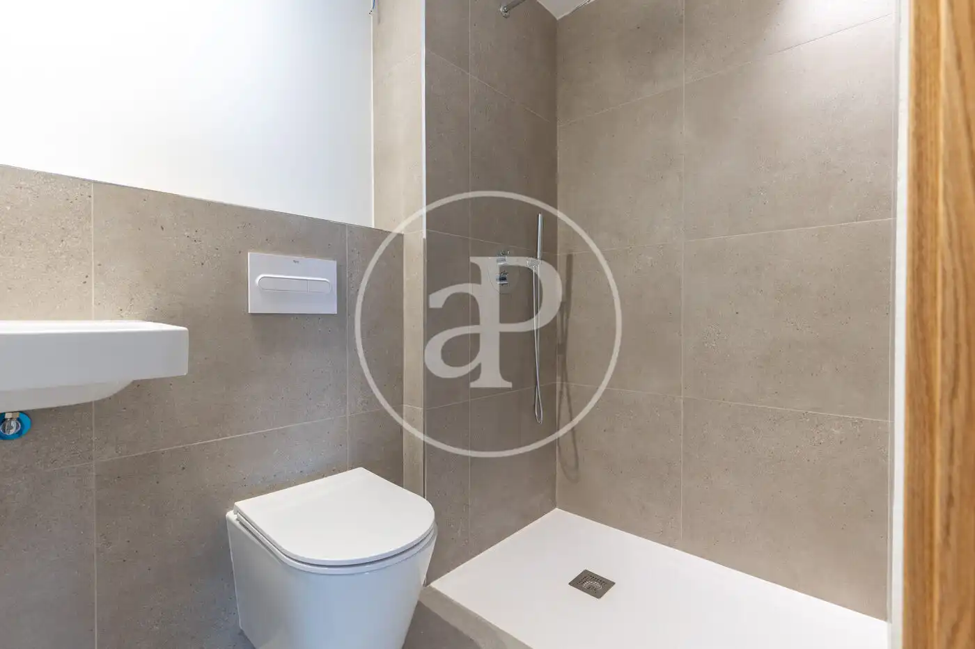 Bathroom of Flat for sale in Sant Cugat del Vallès  with Air Conditioner, Heating and Private garden